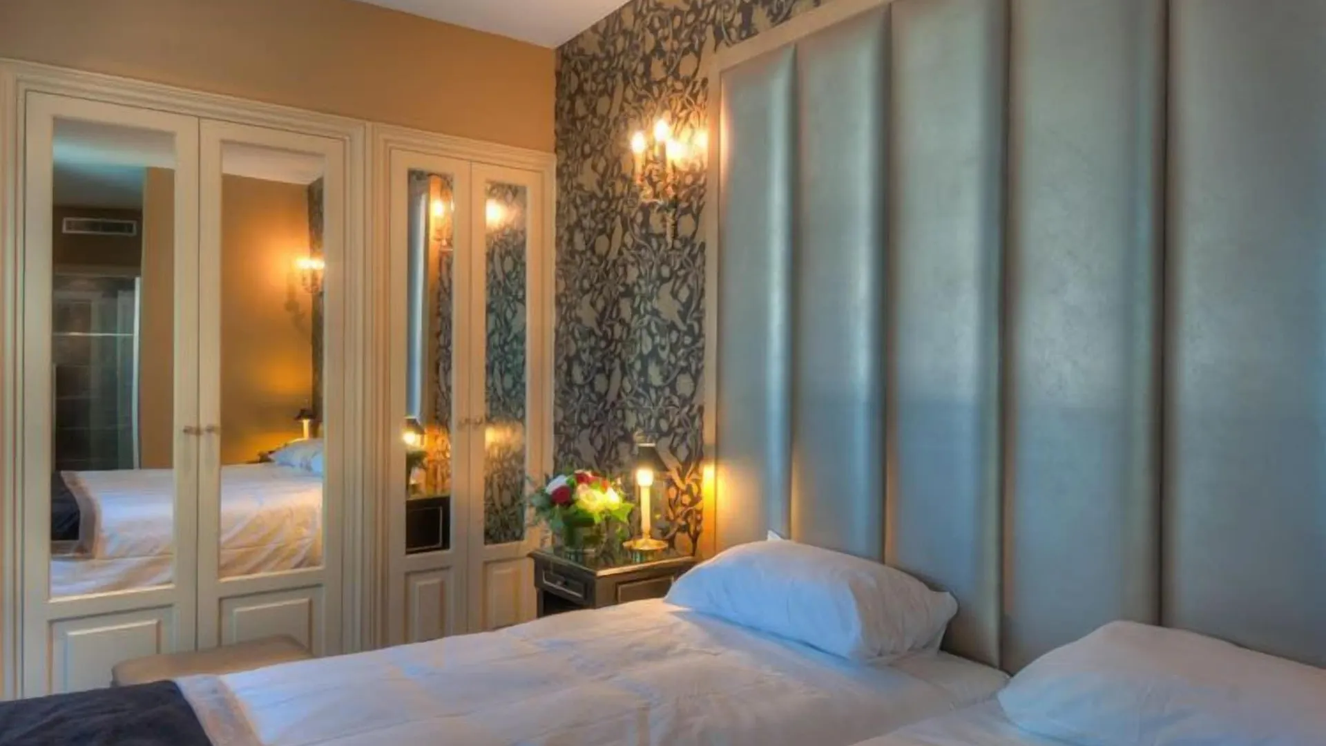 Hotel de L'Empereur Paris 3*,