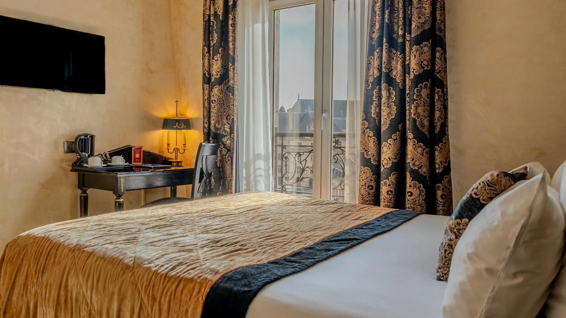 ***  Hotel de L'Empereur Paris France